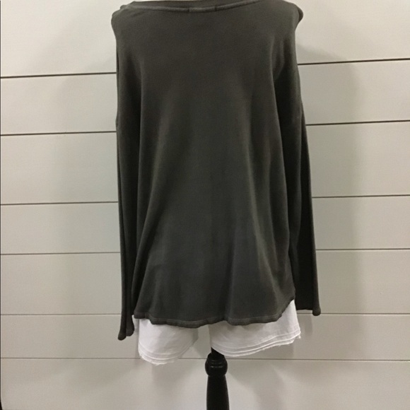 Olive V-Neck Boxy Sweater - Picture 3 of 4